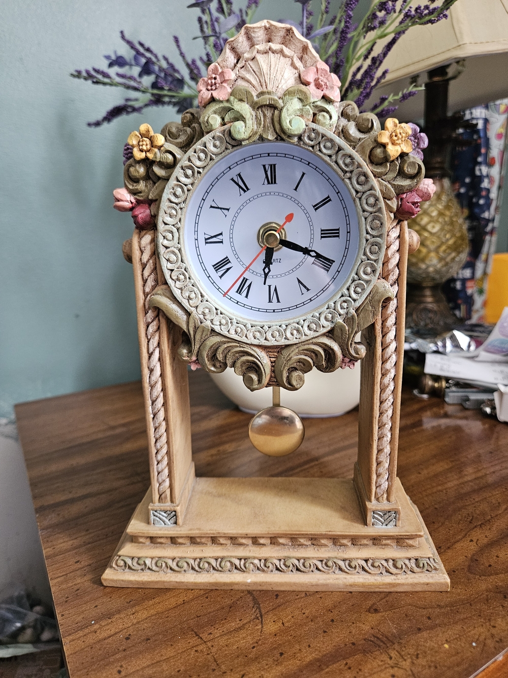 Vintage-Style Decorative Mantel Clock in Multicolor